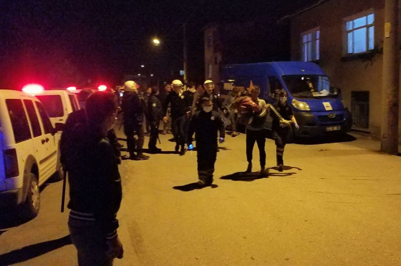 Kütahya'da hamile kadını tekmeleyen alkollü muhtar kendisini linçten kurtaran polise de saldırdı - Resim: 2