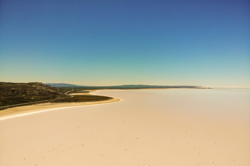Tuz Gölü görenleri hayrete düşürdü! Rengi bir ande pembe oldu - Resim: 1