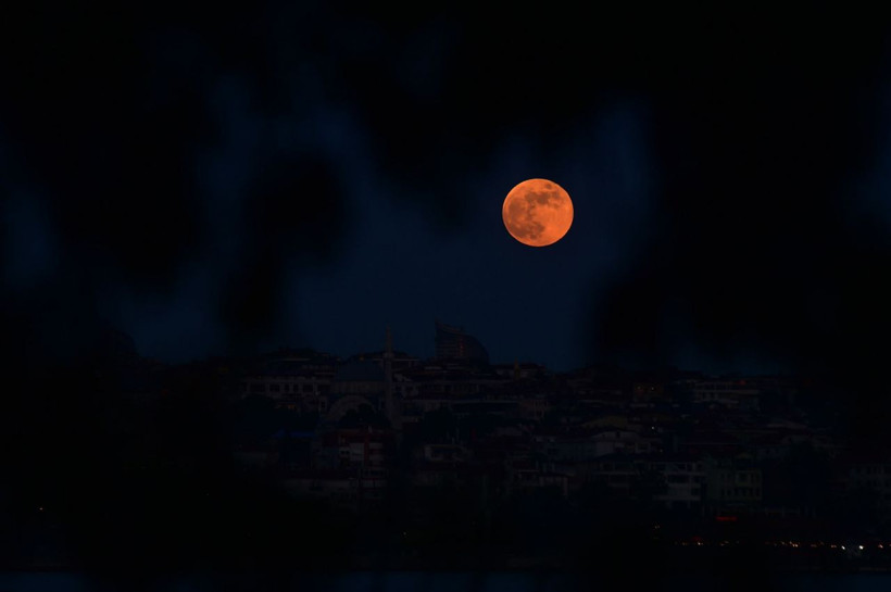 İstanbul'da Ay tutulmasından kartpostallık kareler - Resim: 2