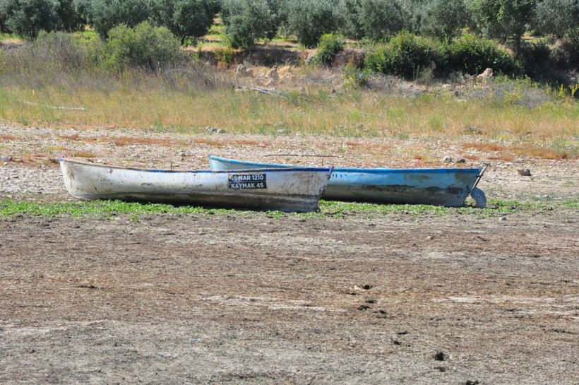 Marmara Gölü'nde su 500 metre çekildi, derinlik 1 metreye düştü - Resim: 4
