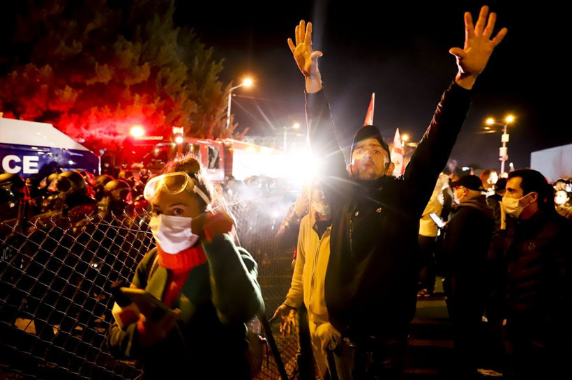 Gürcistan'da binlerce kişi erken seçim için toplandı! Başkent'te olaylı gece - Resim: 1