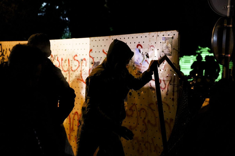 Gürcistan'da binlerce kişi erken seçim için toplandı! Başkent'te olaylı gece - Resim: 2