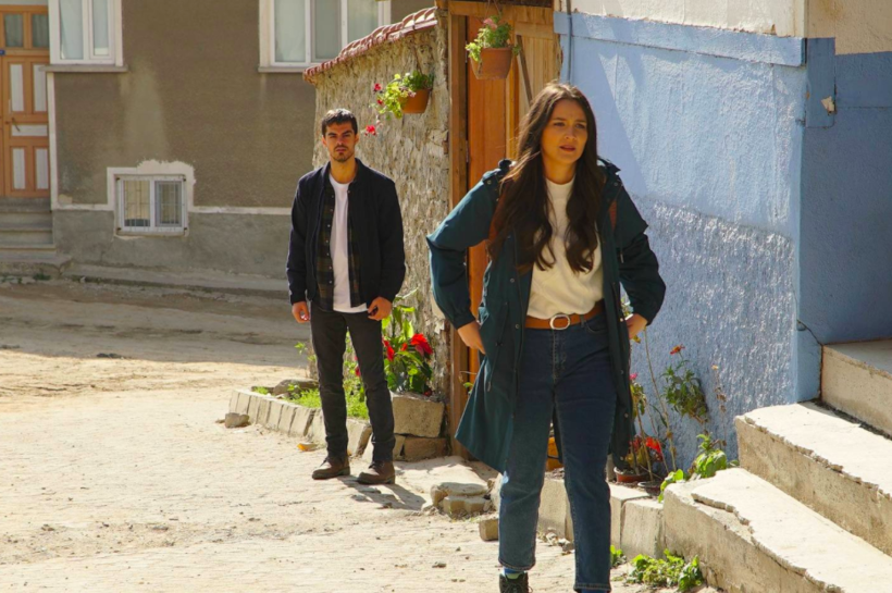 TRT 1' in Gönül Dağı dizisindeki Dilek meğrer tescilli modelmiş pozlarına bakın - Resim: 3