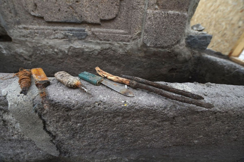 Ulucanlar Cezaevi önündeki tarihi çeşmeden mahkumlara ait kesici aletler zulası çıktı - Resim: 2