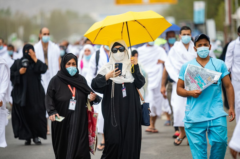 Hacı adayları Arafat yolunda - Resim: 1