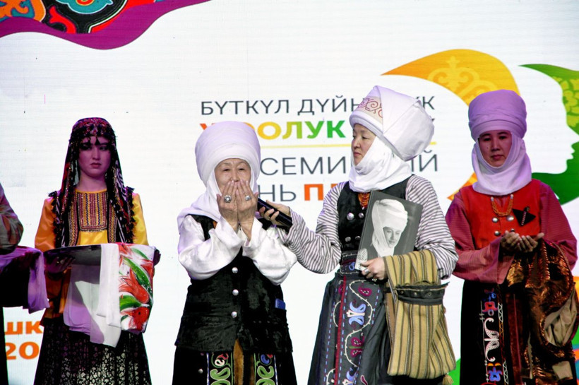 Dünya Başörtüsü Günü kadınlar tarafından defileyle kutlandı - Resim: 1