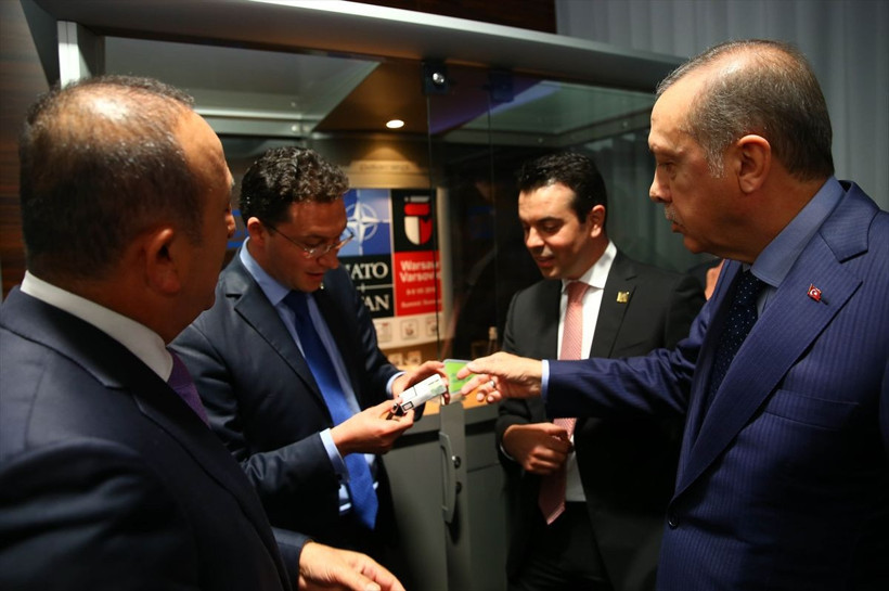 Cumhurbaşkanı Erdoğan yakaladığının elinden aldı! Sonunda sergiye açıldı - Resim: 1