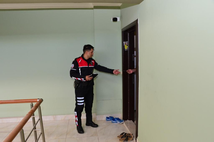 Ülke genelinde eş zamanlı denetlenen günübirlik evlerde aranan yüzlerce kişi yakalandı - Resim: 2