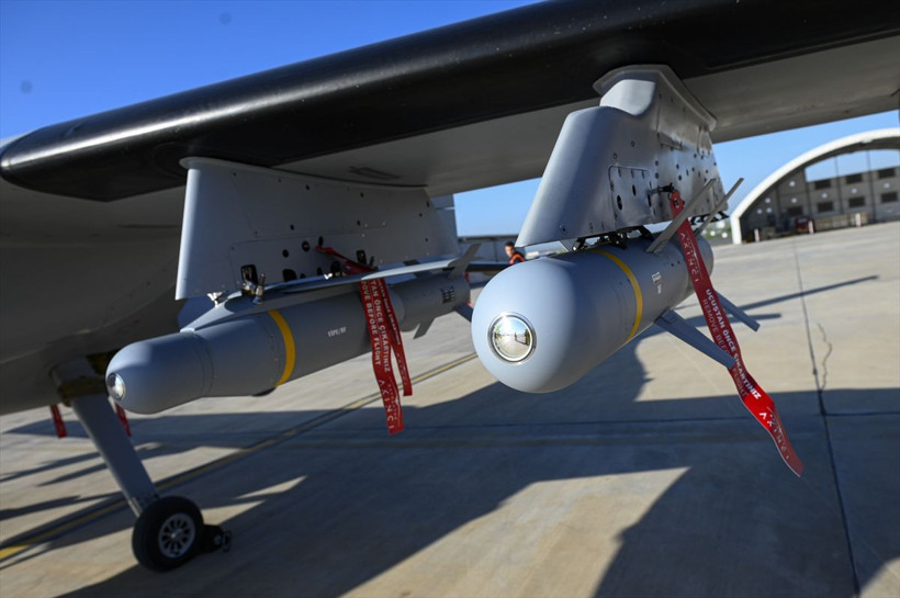 Bayraktar AKINCI'dan deniz hedeflerine tam isabet - Resim: 2