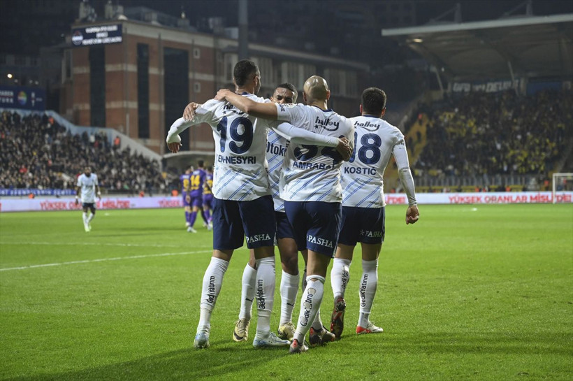 Mourinho üzerlerini çizdi, 5 futbolcuya kapı gözüktü! Fenerbahçe'de ayrılıklar yaşanacak - Resim: 1