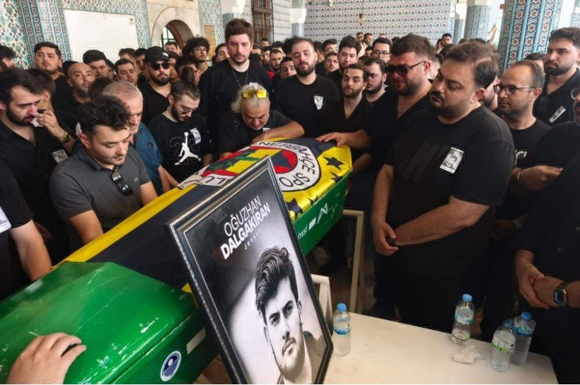 Jrokez lakaplı yayıncı Oğuzhan Dalgakıran son yolculuğuna uğurlandı - Resim: 1