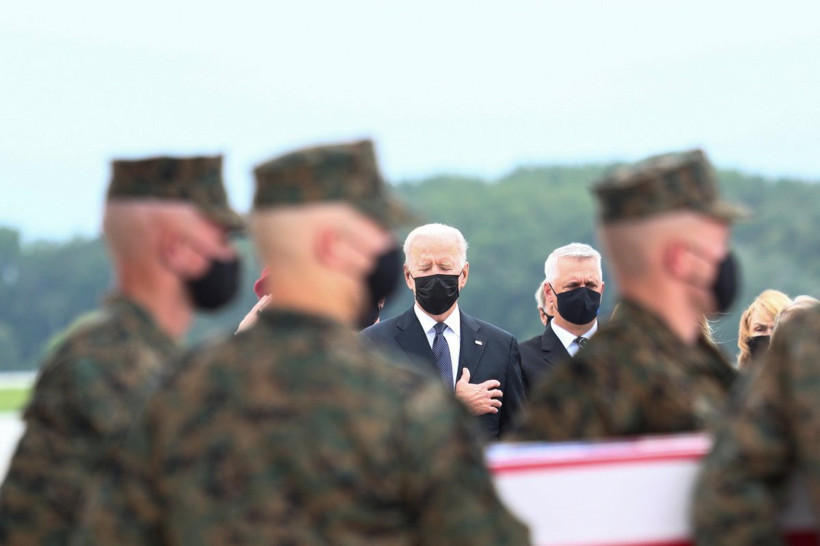 Joe Biden, Afganistan'da &ouml;len ABD askerlerinin cenazelerini karşıladı - Resim: 1