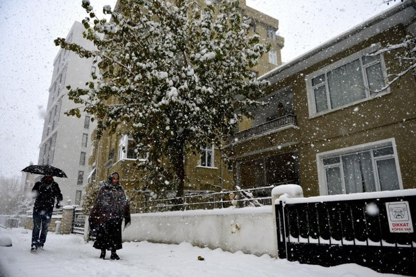 İstanbula kar yağdı! Karpostallık görüntüler meydana çıktı... - Resim: 2