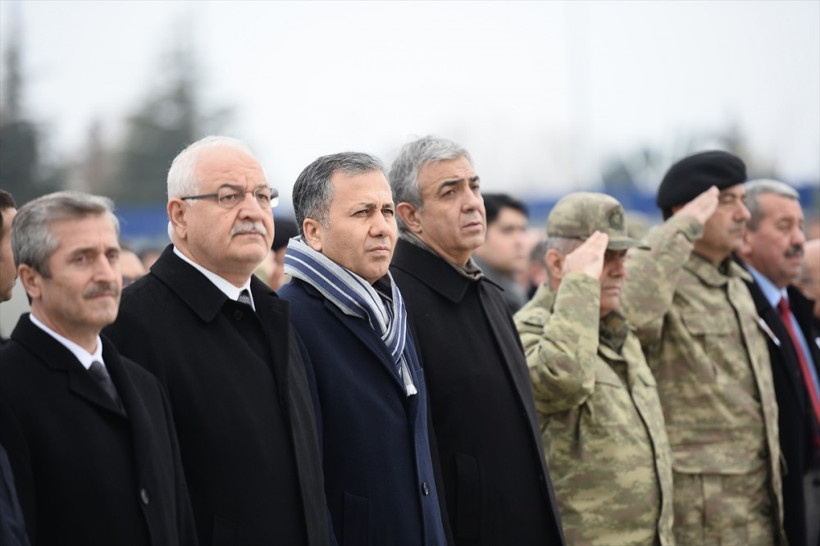 Şehit cenazesinde yürek yakan kare! - Resim: 3