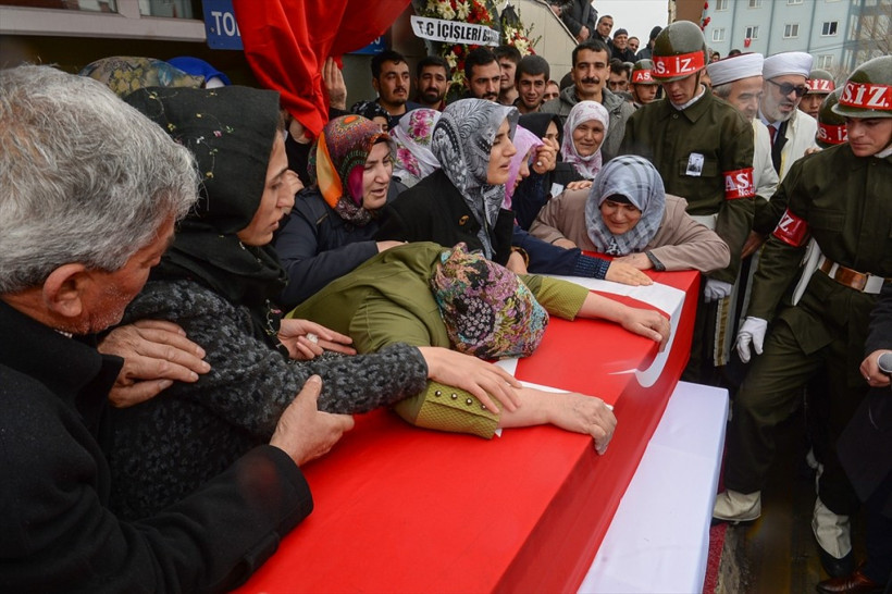 Diyarbakır şehitleri gözyaşları içinde uğurlandı - Resim: 1