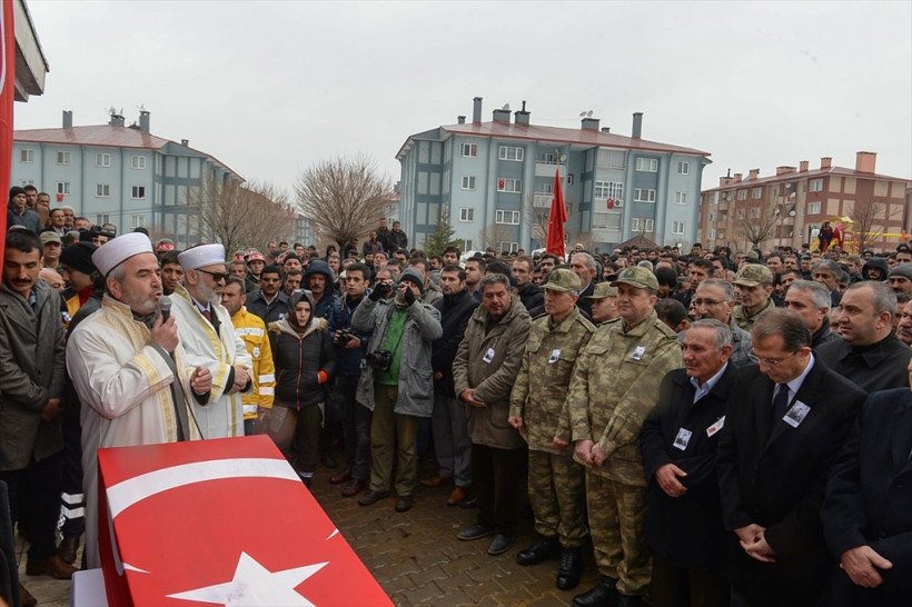 Diyarbakır şehitleri gözyaşları içinde uğurlandı - Resim: 2