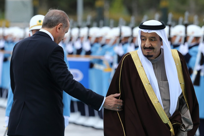 Kral Selman unutunca Erdoğan kolundan tutup.... - Resim: 4