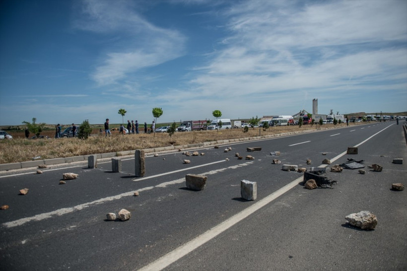  Şanlıurfa'da olaylar çıktı! Ortalık savaş alanın döndü - Resim: 1