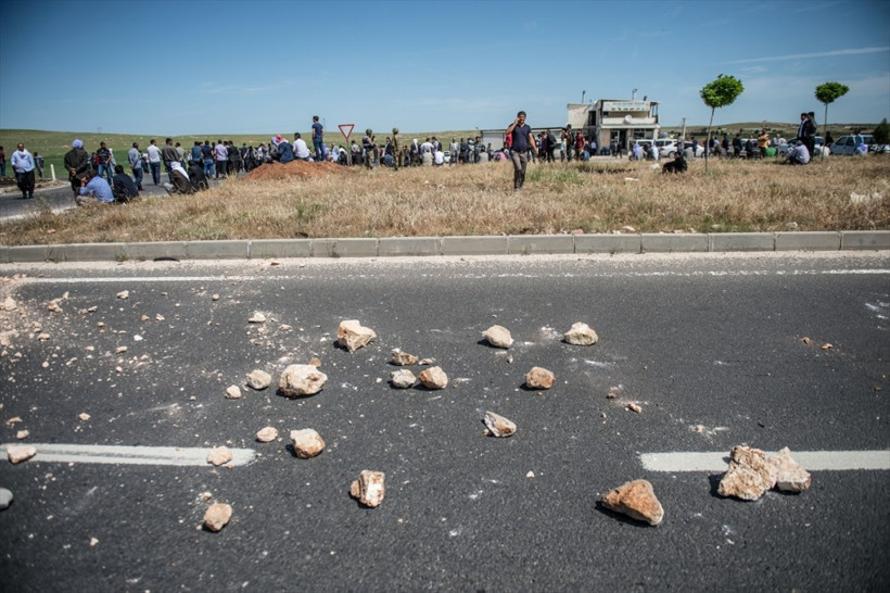  Şanlıurfa'da olaylar çıktı! Ortalık savaş alanın döndü - Resim: 3