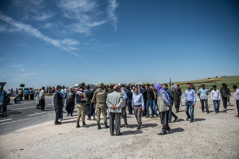  Şanlıurfa'da olaylar çıktı! Ortalık savaş alanın döndü - Resim: 4