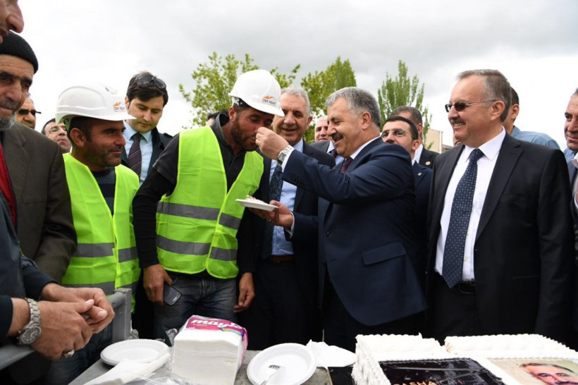 Ulaştırma Bakanı Ahmet Arslan'a Kars'ta büyük karşılama! - Resim: 3