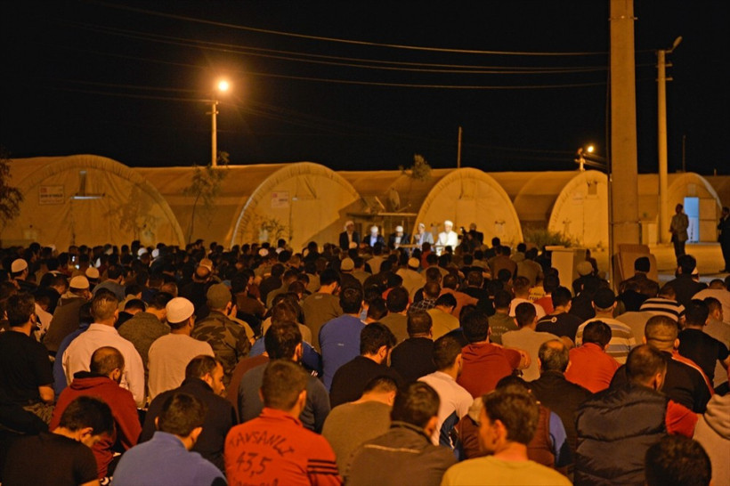 Miraç Kandili'nde güvenlik güçleri hep birlikte dua etti! - Resim: 4