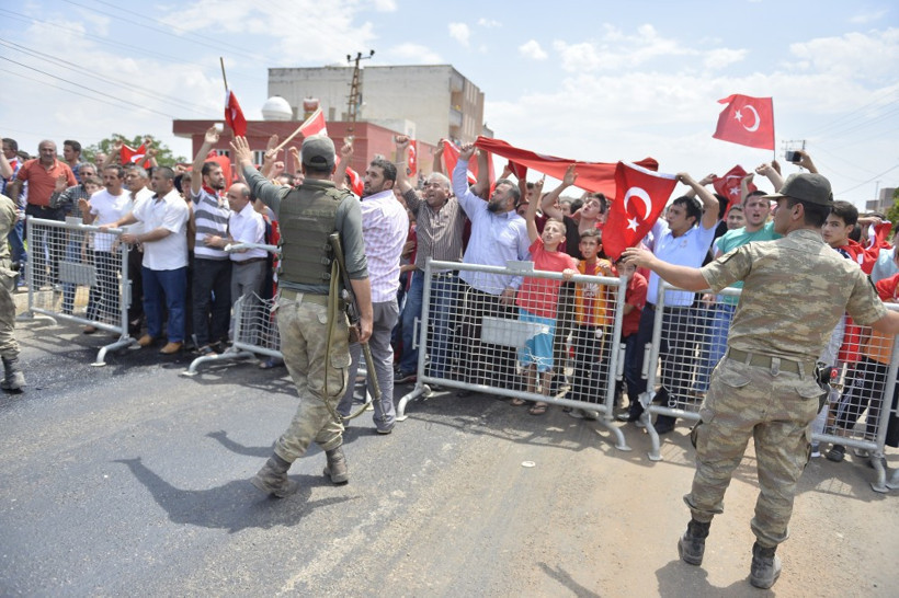 Bir ilçe ayaklandı! Haberi alan oraya koştu! - Resim: 3