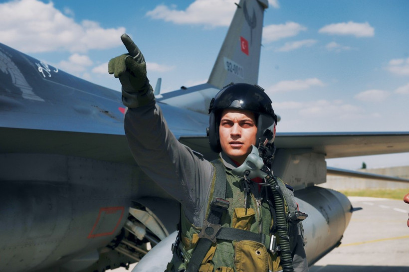 Fotoğraftaki ünlüyü tanıdınız mı şimdi en çok konuşulan isim! - Resim: 4