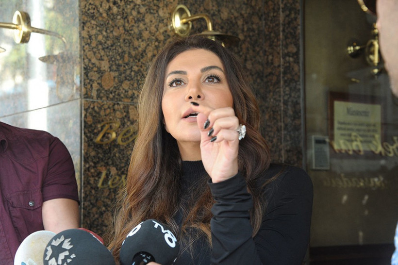 Ebru Yaşar yürüyen servet! Bakın üzerinde ne kadar taşıyor! - Resim: 1