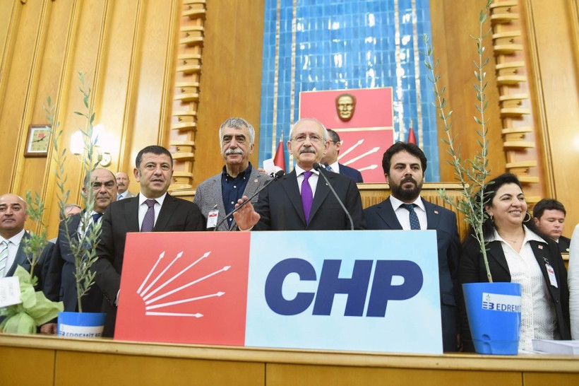 Kemal Kılıçdaroğlu CHP arması taktığı Sarp Kuray kimdir? - Resim: 3