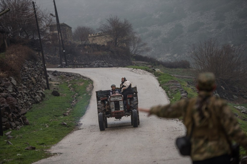 'Zeytin Dalı'yla köyüne döndü: Gözyaşlarına boğuldu! - Resim: 4