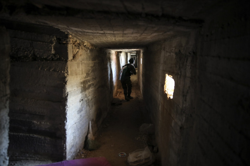 Afrin'de teröristlerin gizlendiği labirent tüneller bulundu - Resim: 2