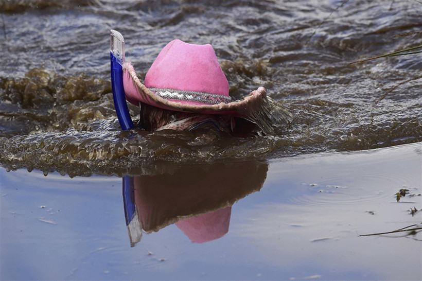 Kafası çamaşır makinesine sıkıştı! - Resim: 3