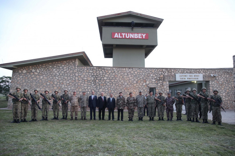 Canikli sınırın 'sıfır noktası'nda Mehmetçikle iftar yaptı - Resim: 1
