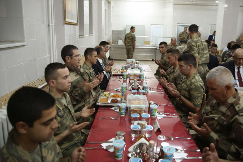 Canikli sınırın 'sıfır noktası'nda Mehmetçikle iftar yaptı - Resim: 3