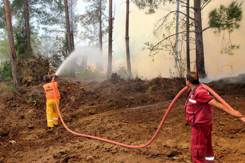 İki gün oldu: Korkunç yangın söndürülemiyor! - Resim: 2