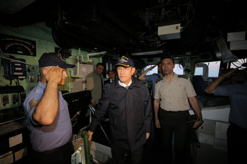 Nurettin Canikli, Mehmetçikle açık denizde iftar yaptı - Resim: 2