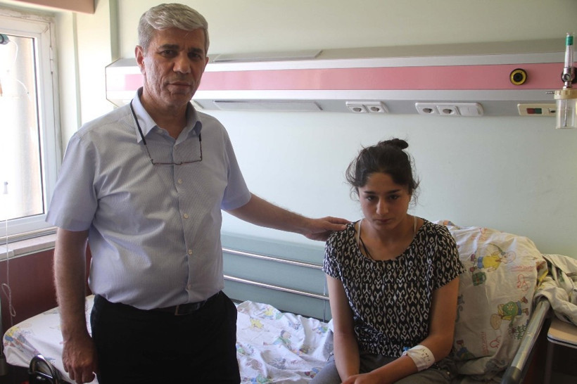 Kediden korktu 15 iğneyi birden yuttu - Resim: 1