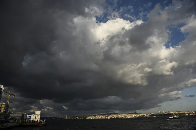 İstanbul Boğazı'nı kara bulutlar kapladı - Resim: 4