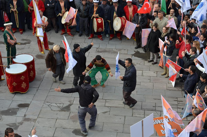Melih Gökçek'i böyle karşıladılar - Resim: 2