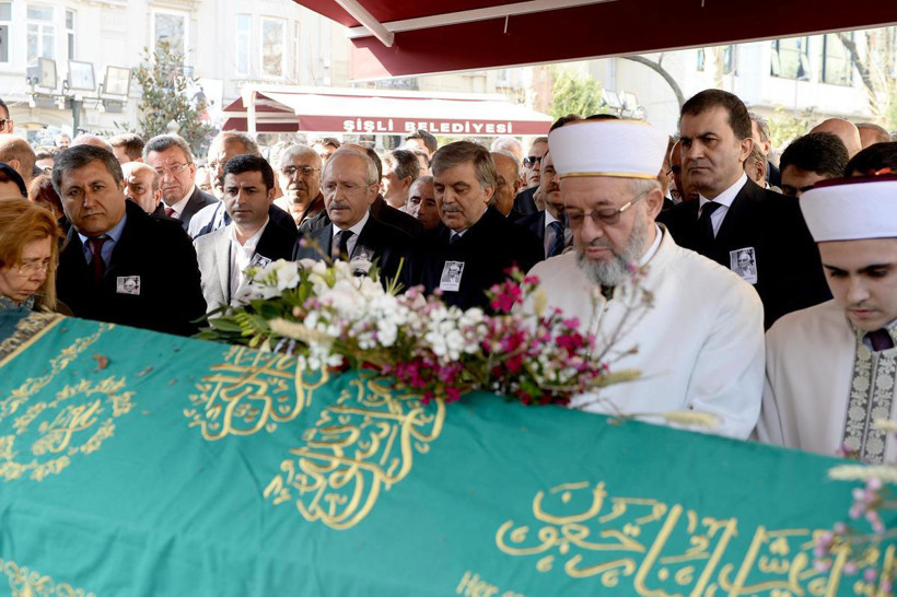 Usta yazar Yaşar Kemal son yolculuğuna uğurlandı - Resim: 3