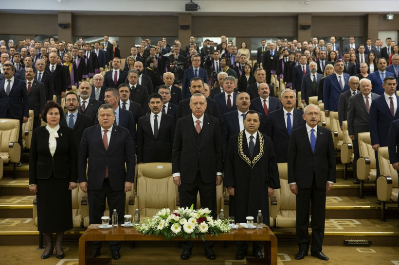 Cumhurbaşkanı Erdoğan ve Kemal Kılıçdaroğlu törende tokalaştı! - Resim: 1
