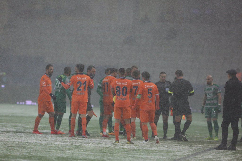 Başakşehir-Bursaspor maçı ertelendi Sosyal medyada olay oldu - Resim: 3