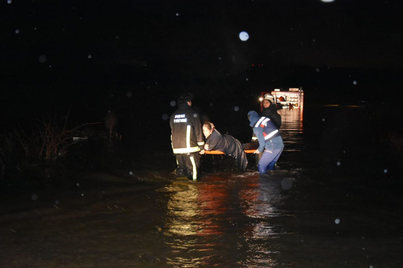 Bursa'da otomobil Babasultan barajına düştü: 2 ölü, 3 yaralı! - Resim: 4