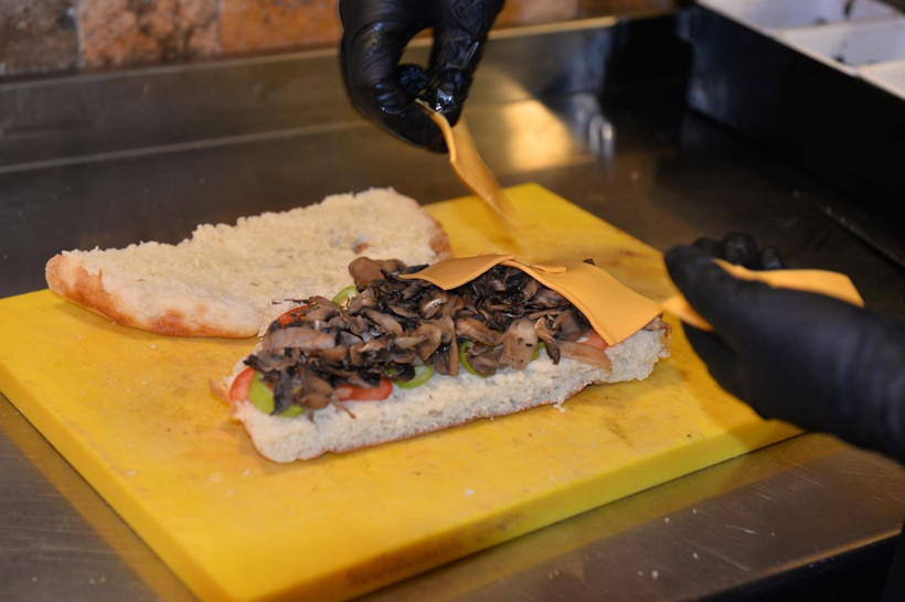 Adana'da yöneticiliği bıraktı tostçu oldu - Resim: 4