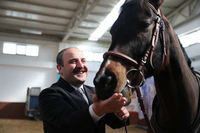 Sanayi ve Teknoloji Bakanı Mustafa Varank'tan yerli serum tesisine ziyaret - Resim: 1