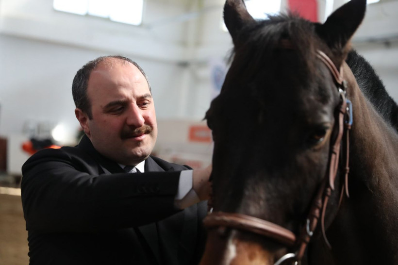 Sanayi ve Teknoloji Bakanı Mustafa Varank'tan yerli serum tesisine ziyaret - Resim: 2