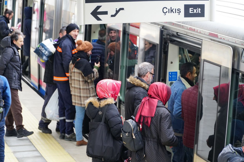 Gebze Halkalı banliyö tren hattı ilk gün nasıl geçti? - Resim: 3