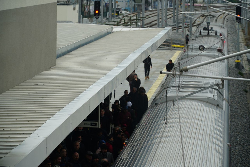 Gebze Halkalı banliyö tren hattı ilk gün nasıl geçti? - Resim: 1