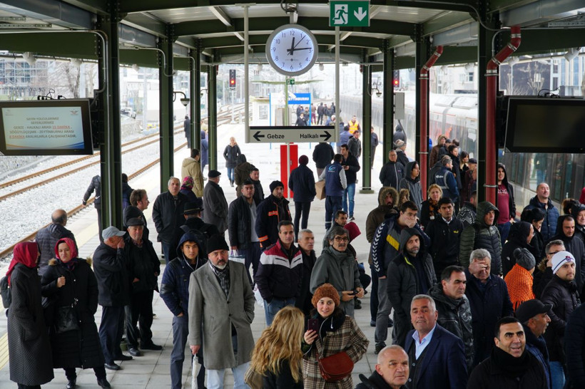 Gebze Halkalı banliyö tren hattı ilk gün nasıl geçti? - Resim: 2